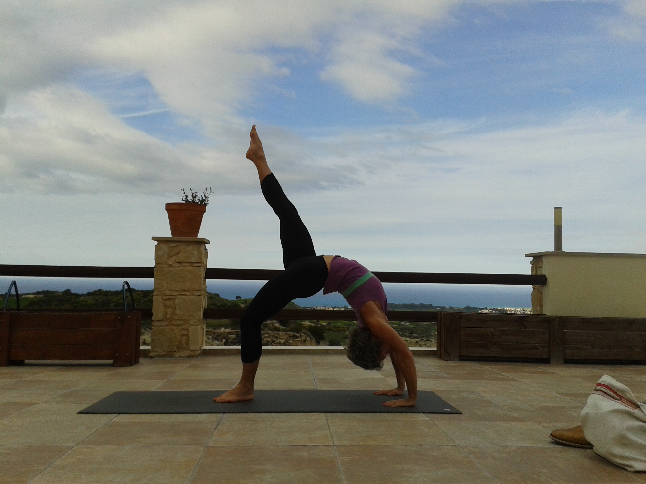 ekapadaurdvhadhanurasana